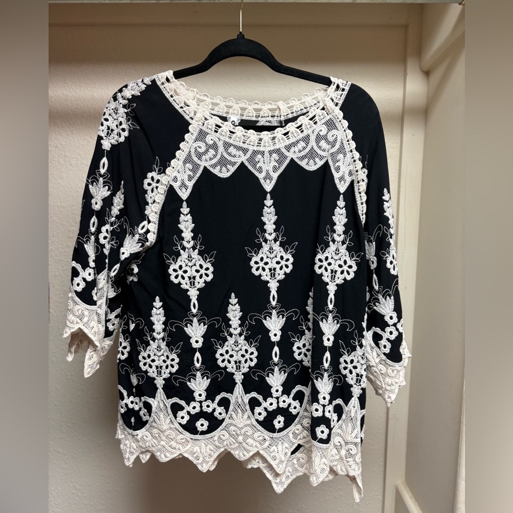 Leo & Nicole lace boho shirt